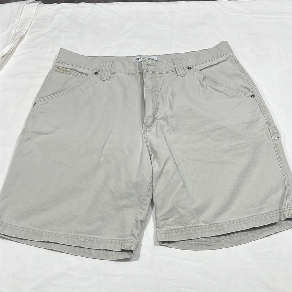 Columbia Tan Cargo Shorts with Relaxed Fit